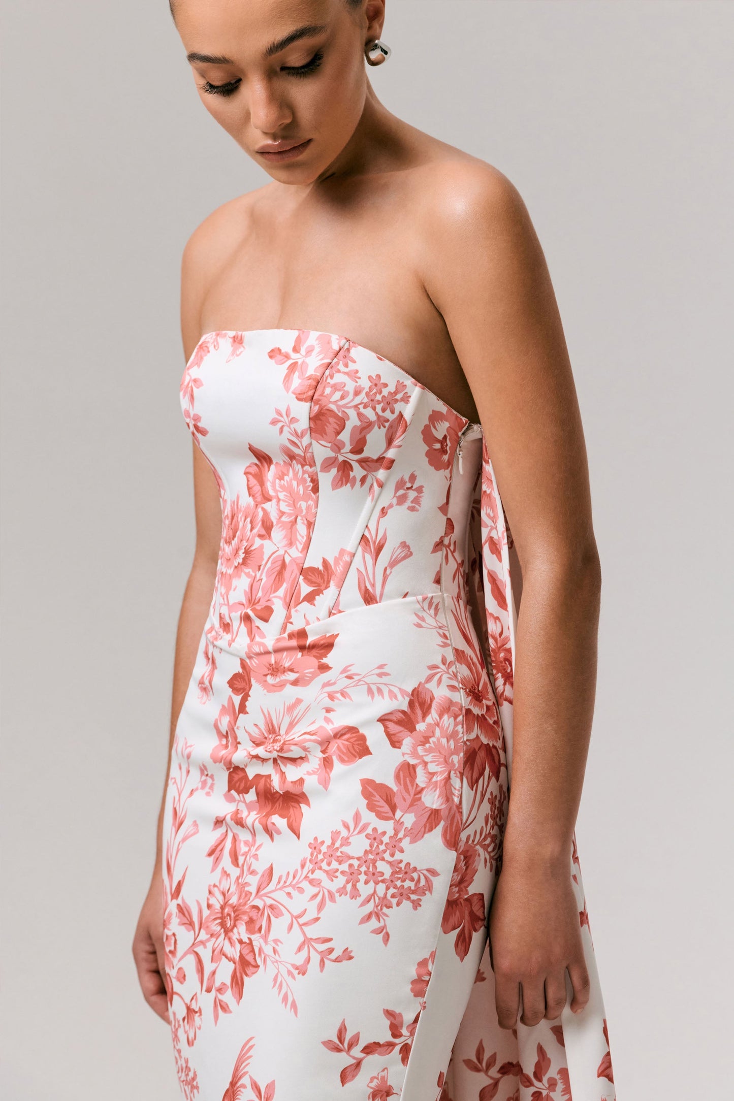 Lywenn | Pink Porcelain Print Bandeau Maxi Dress With Cape