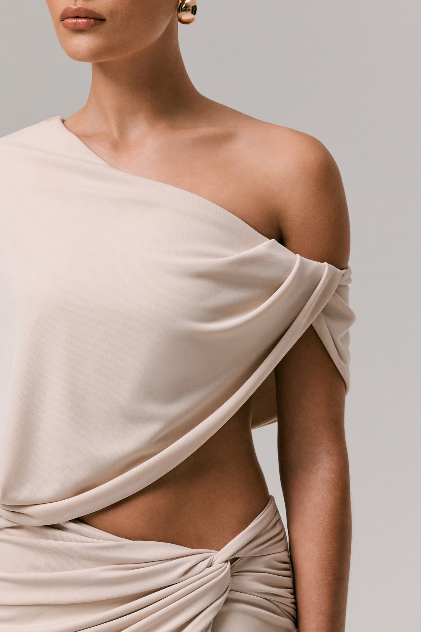Dua | Cream Asymmetric One-Sleeve Draped Top